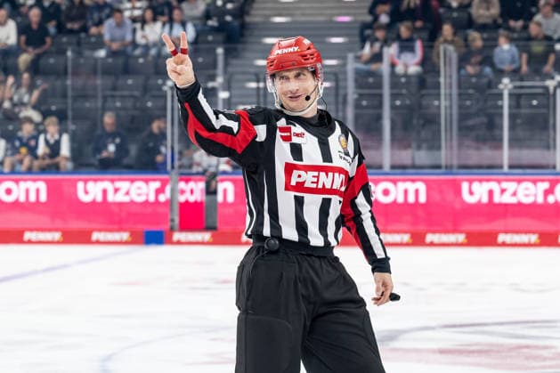 Head Referee Andre Schrader (GER), EHC Red Bull Munich vs. Augsburger Panther, DEL, 2026–2027 season, Matchday 6, October 4, 2026. Photo: HMB Media, Heike Feiner Copyright: HMBxMedia HeikexFeiner