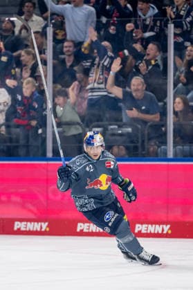 Yasin Ehliz (EHC Red Bull Munich, 42) celebrates the goal by Trevor Carrick (EHC Red Bull Munich, 44; not pictured) to make it 3–1 GER, EHC Red Bull Munich vs. Augsburger Panther, DEL, 2026–2027 season, Matchday 6, October 4, 2026. Photo: HMB Media, Heike Feiner Copyright: HMBxMedia HeikexFeiner