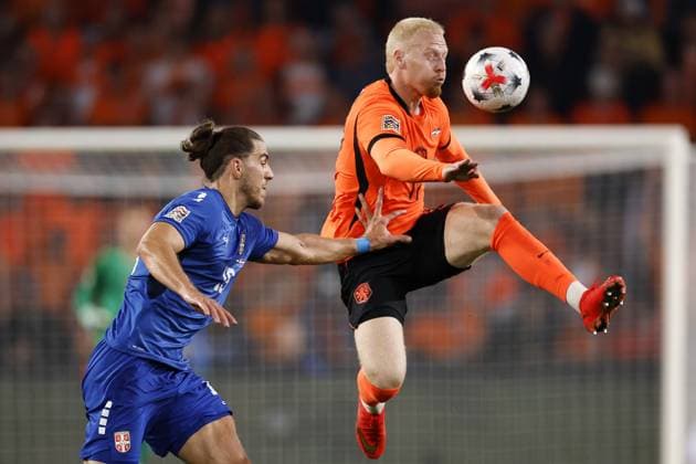 EINDHOVEN - (lr) SrÄ‘an BabiÄ‡ of Serbia, Mexx Meerdink of the Netherlands during the UEFA Nations League match between the Netherlands and Serbia at the Philips Stadium on 4 October 2026 in Eindhoven, the Netherlands. MAURICE VAN STEEN ANP UEFA Nations League 2026 27 xVIxANPxSportx xMauricexvanxSteenxIVx 571519311 originalFilename: 571519311.jpg