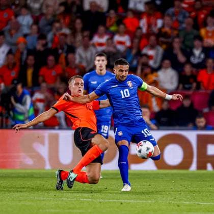 EINDHOVEN - Dusan Tadic of Serbia battles for possession with Joey Veerman of the Netherlands during the UEFA Nations League match between the Netherlands and Serbia at the Philips Stadium on October 4, 2026, in Eindhoven, the Netherlands. MARCEL TER BALS ANP UEFA Nations League 2026 27 xVIxANPxSportx xMarcelxterxBalsxIVx 571519627 originalFilename: 571519627.jpg