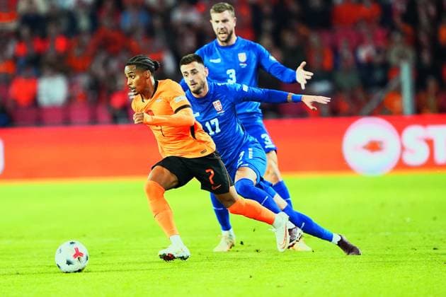 2026-10-04 UEFA Nations League: Netherlands v Serbia EINDHOVEN, NETHERLANDS - OCTOBER 4: Aleksa Terzic of Serbia and Crysencio Summerville of the Netherlands during the UEFA Nations League match between Netherlands and Serbia at Philips Stadion on October 4, 2026 in Eindhoven, Netherlands. Eindhoven Philips Stadion Netherlands Content not available for redistribution in The Netherlands directly or indirectly through any third parties. Copyright: xAndrexWeeningx