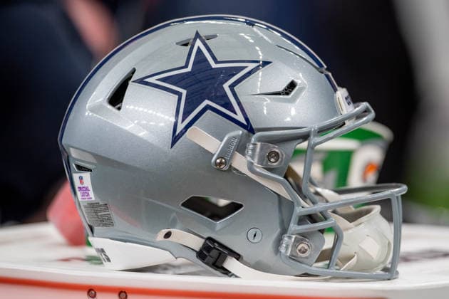 October 4, 2026: A Dallas Cowboys helmet sits on the sideline during a game between the Dallas Cowboys and the Houston Texans in Houston, TX. .. CSM - ZUMAc04_ 20261004_zma_c04_054 Copyright: xTraskxSmithx