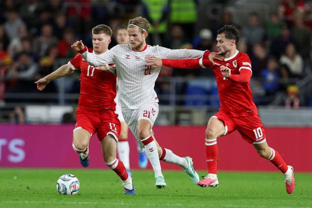 Wales v Denmark UEFA Nations League Jordan James (L) and Liam Cullen of Wales (R) challenge Morten Hjulmand of Denmark for the ball during the UEFA Nations League match at the Cardiff City Stadium, Cardiff 04 10 2026 UK Newspapers OUT Copyright: xKaraxThomasx FIL-24028-0021
