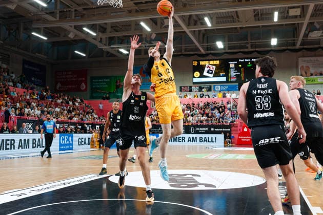 Jarne Juergens, Nuremberg Falcons, 21, and Kristian Henning Sjolund, Tigers Tübingen, 12, GER, Tigers Tübingen vs. Nuremberg Falcons, Basketball, ProA, Matchday 3, 2026–2027 Season, October 4, 2026 GER, Tigers Tübingen vs. Nuremberg Falcons, Basketball, ProA, Matchday 3, 2026–2027 season, October 4, 2026 Tigers Tübingen Copyright: xEibner-Pressefoto KirstenxJaegerx