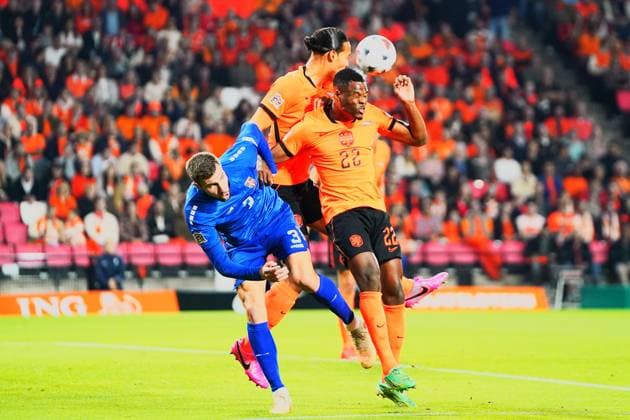 2026-10-04 UEFA Nations League: Netherlands v Serbia EINDHOVEN, NETHERLANDS - OCTOBER 4: Strahinja Pavlovic of Serbia and Virgil van Dijk and Denzel Dumfries of the Netherlands during the UEFA Nations League match between Netherlands and Serbia at Philips Stadion on October 4, 2026 in Eindhoven, Netherlands. Eindhoven Philips Stadion Netherlands Content not available for redistribution in The Netherlands directly or indirectly through any third parties. Copyright: xAndrexWeeningx