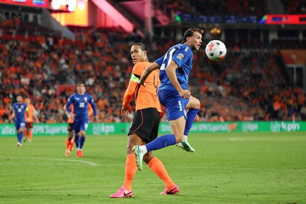 EINDHOVEN - (lr) Virgil van Dijk of the Netherlands, Lazar Vujadin SamardÅ¾iÄ‡ of Serbia during the UEFA Nations League match between the Netherlands and Serbia at the Philips Stadium on 4 October 2026 in Eindhoven, the Netherlands. SONNY LENSEN ANP xVIxANPxSportx xxANPxIVx 571520934 originalFilename: 571520934.jpg