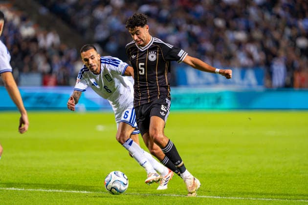 Aleksandar Pavlovic, Germany, 05 vs. Dimitris Kourbelis, Greece, 06 Greece vs. Germany, Soccer, UEFA Nations League, Matchday 4, 2026–2027 Season, October 4, 2026 Greece vs. Germany, Soccer, UEFA Nations League, Matchday 4, 2026–2027 Season, October 4, 2026 Thessaloniki Copyright: xEibner-Pressefoto J.xDerondeaux EP_JDU