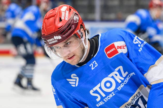 Pictured, from left: Reed Lebsterae of the Schwenninger Wild Wings; cutout; GER; BW; VS; Penny DEL; Ice Hockey League; Matchday 6; Schwenninger Wild Wings vs. Straubing Tigers at the Helios Arena in Villingen-Schwenningen, October 4, 2026, Copyright: HMBxMedia UwexKoch