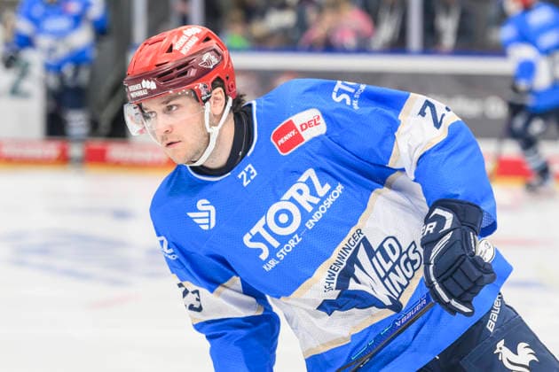 Pictured from left: Reed Lebsterae of the Schwenninger Wild Wings, cutout, GER, BW, VS, Penny DEL, Ice Hockey League, Matchday 6, Schwenninger Wild Wings vs. Straubing Tigers at the Helios Arena in Villingen-Schwenningen, October 4, 2026, Copyright: HMBxMedia UwexKoch