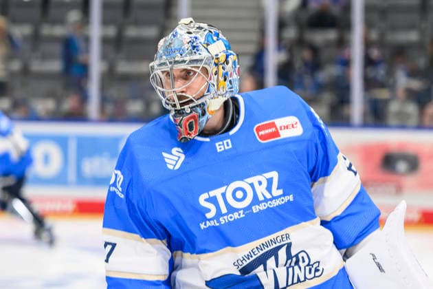 In the photo, from left: Joacim Eriksson, Schwenninger Wild Wings; free agent; GER; BW; VS; Penny DEL; Ice Hockey League; Matchday 6; Schwenninger Wild Wings vs. Straubing Tigers at the Helios Arena in Villingen-Schwenningen, October 4, 2026, Copyright: HMBxMedia UwexKoch