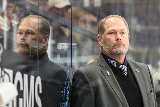 In the photo, from left: Steve Walker, Schwenninger Wild Wings; free agent; GER; BW; VS; Penny DEL; Ice Hockey League; Matchday 6; Schwenninger Wild Wings vs. Straubing Tigers at the Helios Arena in Villingen-Schwenningen, October 4, 2026, Copyright: HMBxMedia UwexKoch