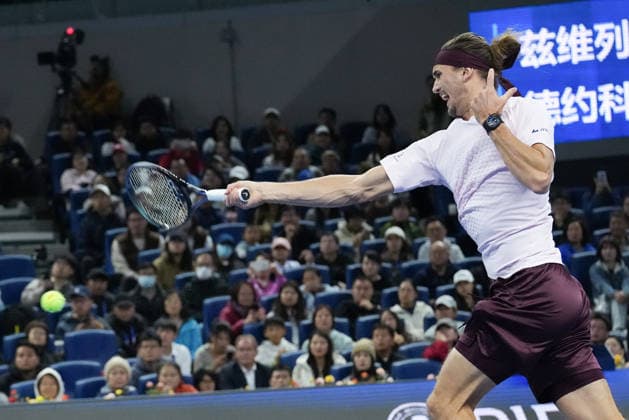 (261004) -- BEIJING, Oct. 4, 2026 -- Alexander Zverev competes during the men s singles quarterfinal match between Alexander Zverev of Germany and Novak Djokovic of Serbia at 2026 China Open tennis tournament in Beijing, China, Oct. 4, 2026. ) (SP)CHINA-BEIJING-TENNIS-CHINA OPEN-MEN S SINGLES(CN) JuxHuanzong 