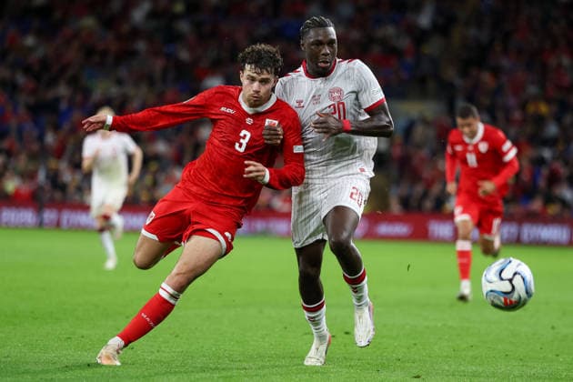Wales v Denmark UEFA Nations League Mohamed Daramy of Denmark and Neco Williams of Wales battle for the ball during the UEFA Nations League match at the Cardiff City Stadium, Cardiff 04 10 2026 UK Newspapers OUT Copyright: xKaraxThomasx FIL-24028-0031