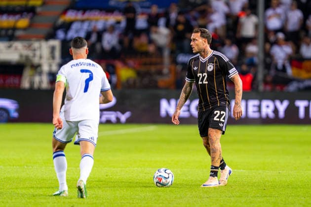David Raum, Germany, age 22, and Georgios Masouras, Greece, age 07; Greece vs. Germany, soccer, UEFA Nations League, Matchday 4, 2026–2027 season, October 4, 2026 Greece vs. Germany, Soccer, UEFA Nations League, Matchday 4, 2026–2027 Season, October 4, 2026 Thessaloniki Copyright: xEibner-Pressefoto J.xDerondeaux EP_JDU