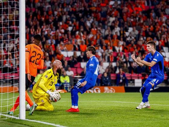 EINDHOVEN - Serbian goalkeeper Vanja Milinkovic-Savic makes a save and Denzel Dumfries of the Netherlands and Vasilije Kostov of Serbia and Mihajlo Cvetkovic of Serbia react during the UEFA Nations League match between the Netherlands and Serbia at the Philips Stadium on October 4, 2026 in Eindhoven, the Netherlands. MARCEL TER BALS ANP UEFA Nations League 2026 27 xVIxANPxSportx xMarcelxterxBalsxIVx 571524464 originalFilename: 571524464.jpg