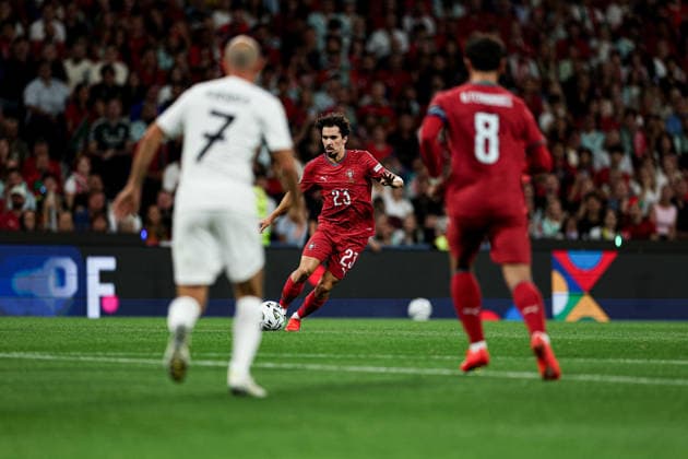 October 4, 2026, Porto, Porto, Portugal: Vitinha of Portugal controls the ball during the UEFA Nations League A 2026 27 - Matchday 4 match between Portugal and Norway at Estadio do Dragao. UEFA Nations League A 2026 27 - Matchday 4 Portugal X Norway  - ZUMAe141 20261004_zsp_e141_029 Copyright: xLuisxEirasx
