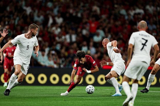 October 4, 2026, Porto, Porto, Portugal: DESCRIPTION controls the ball during the UEFA Nations League A 2026 27 - Matchday 4 match between Portugal and Norway at Estadio do Dragao. UEFA Nations League A 2026 27 - Matchday 4 Portugal X Norway  - ZUMAe141 20261004_zsp_e141_026 Copyright: xLuisxEirasx