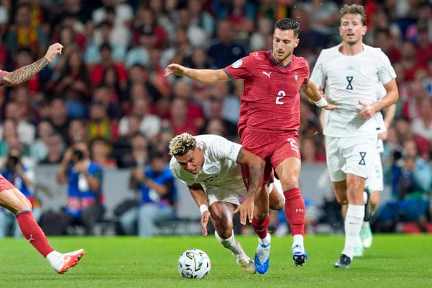 Soccer, Nations League Portugal vs. Norway, Nations League Porto, Portugal 20261004 Portugal s Diogo Dalot and Norway s Antonio Nusa during the international soccer match between Portugal and Norway in the Nations League at Estadio do Dragao. Photo: Lise Aserud, NTB, Porto, Portugal. EDITORIAL USE ONLY. RESTRICTED USE FOR BETTING COMPANIES  Copyright: xLisexAserudxx xNTBx