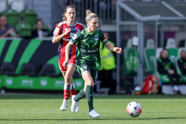 Svenja Huth, VfL Wolfsburg, No. 10 with the ball, single frame, full-body shot, action, game scene, DFB REGULATIONS PROHIBIT ANY USE OF PHOTOGRAPHS AS SEQUENCE IMAGES AND OR VIDEO-LIKE PHOTO SERIES DFB REGULATIONS PROHIBIT ANY USE OF PHOTOGRAPHS AS IMAGE SEQU, October 4, 2026, Wolfsburg, Germany, Soccer, Google Pixel Women’s Bundesliga, VfL Wolfsburg vs. Hamburger SV xobx