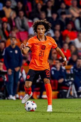 EINDHOVEN - Gjivai Zechiel of the Netherlands controls the ball during the UEFA Nations League match between the Netherlands and Serbia at the Philips Stadium on October 4, 2026, in Eindhoven, the Netherlands. MARCEL TER BALS ANP UEFA Nations League 2026 27 xVIxANPxSportx xMarcelxterxBalsxIVx 571528343 originalFilename: 571528343.jpg