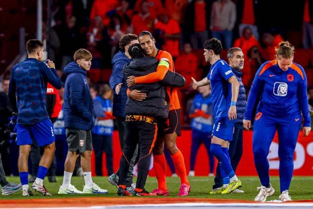 EINDHOVEN - Virgil van Dijk of the Netherlands celebrates the victory with Jeremie Frimpong of the Netherlands after the UEFA Nations League match between the Netherlands and Serbia at the Philips Stadium on October 4, 2026, in Eindhoven, the Netherlands. MARCEL TER BALS ANP UEFA Nations League 2026 27 xVIxANPxSportx xMarcelxterxBalsxIVx 571529298 originalFilename: 571529298.jpg