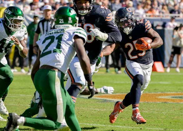 Chicago Bears running back Kyle Monangai (25) runs the ball against the New York Jets at Soldier Field in Chicago on Sunday, October 4, 2026. Bears defeated the Jets 23-12.  CHI20261004127 MARKxBLACK