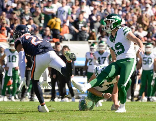 New York Jets place kicker Jason Sanders (19) kicks a field goal Chicago Bears at Soldier Field in Chicago on Sunday, October 4, 2026. Bears defeated the Jets 23-12.  CHI20261004113 MARKxBLACK