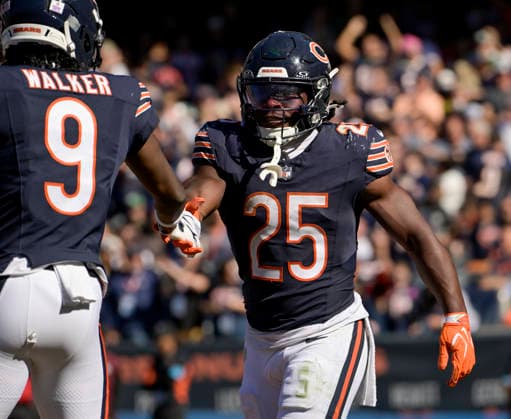 Chicago Bears running back Kyle Monangai (25) celebrates his third quarter touchdown against the New York Jets at Soldier Field in Chicago on Sunday, October 4, 2026. Bears defeated the Jets 23-12.  CHI20261004118 MARKxBLACK
