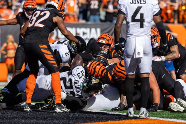 Oct 4, 2026; Cincinnati, OH, USA; Cincinnati Bengals quarterback Joe Burrow (9) scores touchdown during NFL, American Football Herren, USA game action against the Jacksonville Jaguars at Paycor Stadium. Mandatory Credit: -Cal Media Cincinnati USA - ZUMAc04_ 20261004_zma_c04_081 Copyright: xJohnxMersitsx