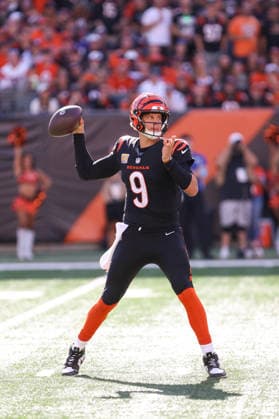 CINCINNATI, OH - OCTOBER 04: Cincinnati Bengals quarterback Joe Burrow (9) passes the ball during the game between the Jacksonville Jaguars and the Cincinnati Bengals at Paycor Stadium on October 4, 2026 in Cincinnati, OH. (Photo by Ian Johnson Icon Sportswire) NFL, American Football Herren, USA OCT 04 Jaguars at Bengals EDITORIAL USE ONLY Icon261004021