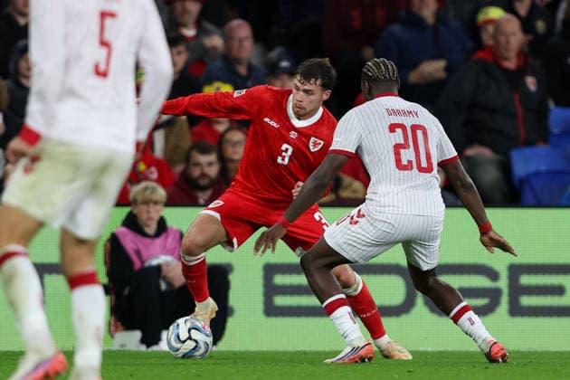 Wales v Denmark UEFA Nations League Neco Williams of Wales takes on Mohamed Daramy of Denmark during the UEFA Nations League match at the Cardiff City Stadium, Cardiff 04 10 2026 UK Newspapers OUT Copyright: xKaraxThomasx FIL-24028-0071