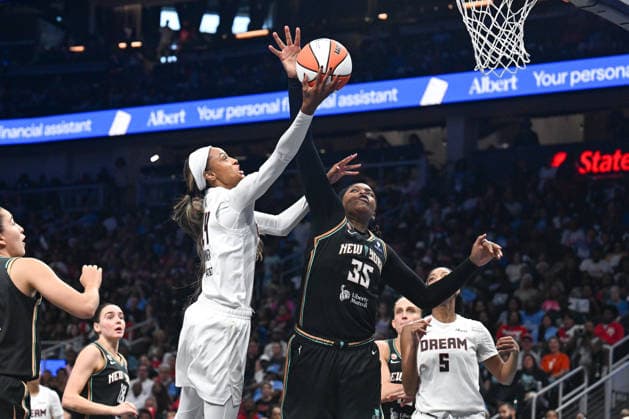 ATLANTA, GA - OCTOBER 04: Atlanta forward DeWanna Bonner (24) drives to the basket during the WNBA, Basketball Damen, USA second round playoff game between the New York Liberty and the Atlanta Dream on October 4th, 2026 at State Farm Arena in Atlanta, GA. (Photo by Rich von Biberstein Icon Sportswire) WNBA: OCT 04 New York Liberty at Atlanta Dream EDITORIAL USE ONLY Icon261004033
