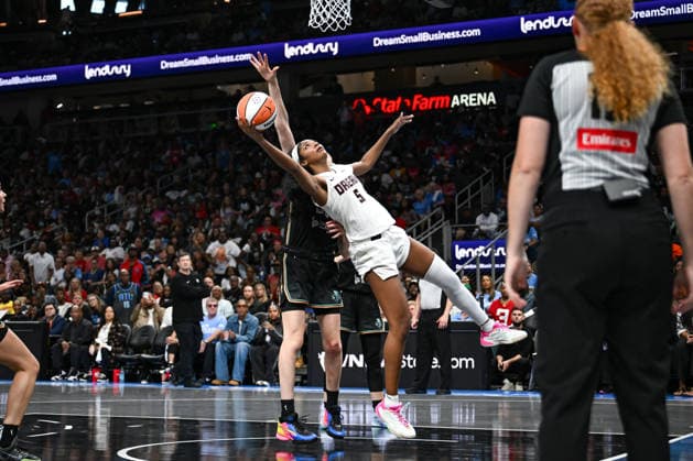 ATLANTA, GA - OCTOBER 04: Atlanta forward Angel Reese (5) drives to the basket during the WNBA, Basketball Damen, USA second round playoff game between the New York Liberty and the Atlanta Dream on October 4th, 2026 at State Farm Arena in Atlanta, GA. (Photo by Rich von Biberstein Icon Sportswire) WNBA: OCT 04 New York Liberty at Atlanta Dream EDITORIAL USE ONLY Icon261004039