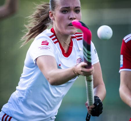 BHC 1 Women s Red-White Cologne 1–2 Field Hockey, 1st Bundesliga, Women s, First Half of the Season, 2026–2027 Season, Bremen, Germany, October 4, 2026 BHC 1 Women’s Rot Weiss Köln 1–2 at Bremer Hockey Club e.V. on October 4, 2026, in Bremen, Germany Photo by Axel Kaste and Emma Dieszbrock, Bremer HC in white with the ball, Bremen, Bremer Hockey Club e.V., Free Hanseatic City of Bremen, Germany BHC Damen - RWK 1-2 4.10.26 LR-1753