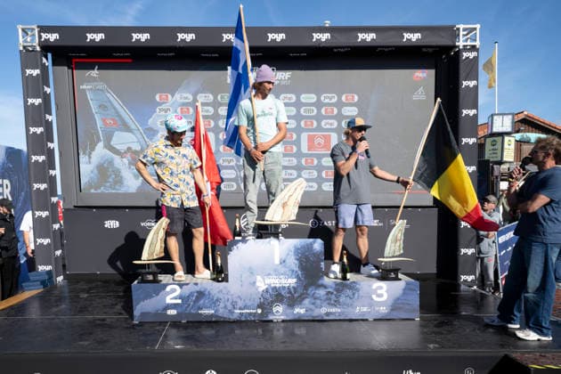 PWA Citroën World Windsurfing Tour Sylt 2026 Day 9 Award Ceremonies: Slalom Foil Men and Freestyle Men Sylt Westerland, October 4, 2026 Balz Müller, Freestyle Men, Switzerland, SUI 21 Lennert Neubauer, Freestyle Men, Greece, GRE 734 Yentel Caers, Freestyle Men, Belgium, B 16 PWA Citroën World Windsurfing Tour Sylt 2026 Day 9 Award Ceremonies for Slalom Foil Men and Freestyle Men on October 4, 2026, in front of Brandenburger Beach, motorboat on Sylt, Westerland, Germany Copyright: xBEAUTIFULxSPORTS AndreasxDickx