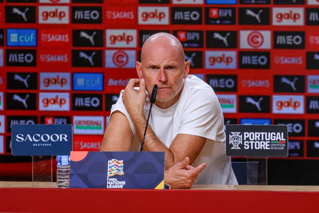PORTO, PORTUGAL - OCTOBER 4: Stale Solbakken head coach of Norway gestures as he addresses the media during the post-match press conference, PK, Pressekonferenz following the the UEFA Nations League 2026 27 group phase match between Portugal and Norway at Estadio do Dragao on October 4, 2026 in Porto, Portugal (Photo by Valter Gouveia Sports Press Photo SPP) Copyright: xSportsxPressxPhotox Sportspressphoto_SPR245981