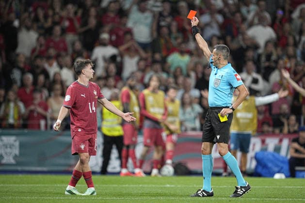 PORTO, PORTUGAL - OCTOBER 4: Referee Maurizio Mariani shows a red card to Francisco Conceicao of Portugal during the UEFA Nations League 2026 27 group phase match between Portugal and Norway at Estadio do Dragao on October 4, 2026 in Porto, Portugal (Photo by Pedro Loureiro Sports Press Photo SPP) Copyright: xSportsxPressxPhotox Sportspressphoto_SPR246249
