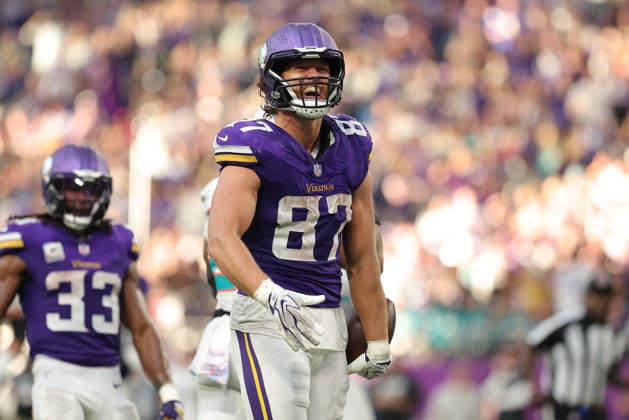MINNEAPOLIS, MN - OCTOBER 04: Minnesota Vikings tight end T.J. Hockenson (87) celebrates getting a first down during the second half of the NFL, American Football Herren, USA game between the Miami Dolphins and the Minnesota Vikings on October 4th, 2026, at U.S. Bank Stadium in Minneapolis, MN. (Photo by Bailey Hillesheim Icon Sportswire) NFL: OCT 04 Dolphins at Vikings EDITORIAL USE ONLY Icon20261004047