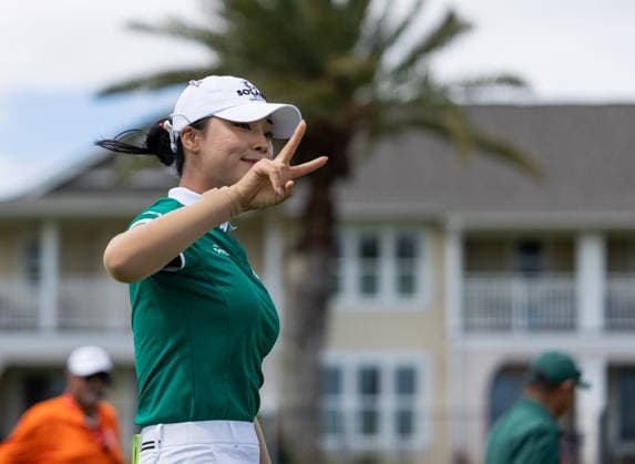 October 4, 2026, Honolulu, Hawaii, USA: INA YOON waves to the fans after teeing off at the 1st tee box during Round 4 at the 2026 Lotte Championship at Hoakalei Country Club, Ewa Beach, Hawaii, USA. 2026 Lotte Championship Presented By Hoakalei  - ZUMAm310 20261004_zsp_m310_016 Copyright: xElliotxMilesx