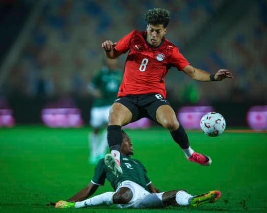 Egypt v South Africa - International Friendly, Länderspiel, Nationalmannschaft Thabang Matuludi trying to stops Emam Ashour during the international friendly match between Egypt and South Africa at Cairo International Stadium, Cairo, Egypt Cairo Cairo EGYPT Copyright: xMohamedxTageldinx