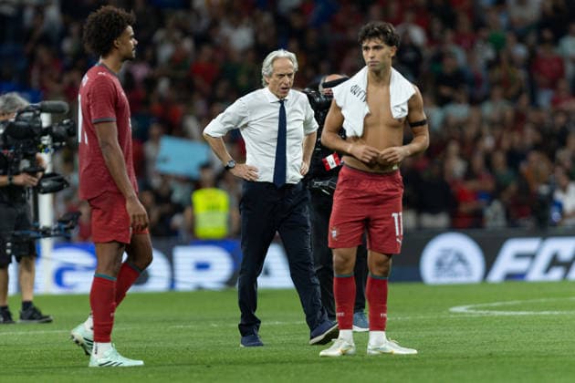 October 4, 2026, Porto, Porto, Portugal: Portugal head coach from Portugal JORGE JESUS (C) at the end of the game for Nations League between Portugal and Norway at Estadio do Dragao Porto Portugal - ZUMAs359 20261004_zsp_s359_321 Copyright: xAlexandrexdexSousax