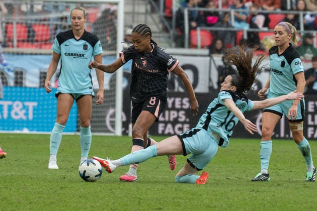 Gotham FC Vs Angel City FC in an NWSL regular-season at Sports Illustrated Stadium in Harrison , United States - 4 OCT 2026. Ary Borges of the Angel City FC and Rose Lavelle of Gotham FC seen in action during a NWSL regular season match between Angel City FC and Gotham FC at Sports Illustrated Stadium. Final Score; Gotham FC 1 : 1 Angel City FC. Harrison United States Copyright: xRonaldxSmitsx xSOPAxImagesx GothamAngel-22
