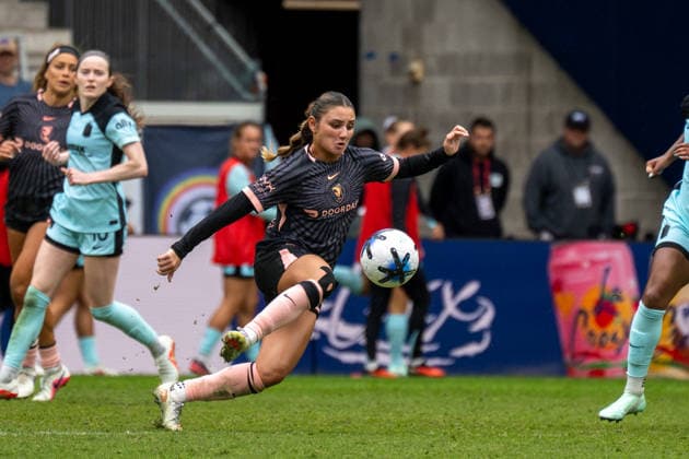 Gotham FC Vs Angel City FC in an NWSL regular-season at Sports Illustrated Stadium in Harrison , United States - 4 OCT 2026. Gisele Thompson of Angel City FC seen in action during a NWSL regular season match between Angel City FC and Gotham FC at Sports Illustrated Stadium. Final Score; Gotham FC 1 : 1 Angel City FC. Harrison United States Copyright: xRonaldxSmitsx xSOPAxImagesx GothamAngel-26