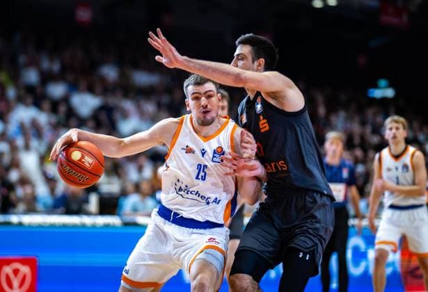 BASKETBALL EASYCREDIT BBL MATCHDAY 4 SCIENCE CITY JENA NINERS CHEMNITZ ** FOR EDITORIAL PURPOSES ONLY ** EDITORIAL USE ONLY ** p 04 10 2026 Jena Basketball easyCredit BBL 1 Basketball Bundesliga Season 2026–2027 Matchday 4 Sparkassen Arena Science City Jena NINERS Chemnitz in the photo: Lorenz Bank 25 of Science City Jena in a duel with Mateo Seric 21 of NINERS Chemnitz Germany Thuringia Jena Copyright SaschaxFromm Copyright: SaschaxFromm doc87w56ag58kj1f5if422yg ,EDITORIAL USE ONLY Copyright: SaschaxFromm