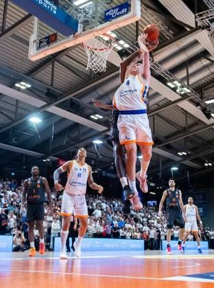 BASKETBALL EASYCREDIT BBL MATCHDAY 4 SCIENCE CITY JENA NINERS CHEMNITZ ** FOR EDITORIAL PURPOSES ONLY ** EDITORIAL USE ONLY ** p 04 10 2026 Jena Basketball easyCredit BBL 1 Basketball Bundesliga Season 2026–2027 Matchday 4 Sparkassen Arena Science City Jena NINERS Chemnitz in the photo by Christian Skladanowski 10 Science City Jena in a duel with Darion Atkins 17 NINERS Chemnitz Germany Thuringia Jena Copyright SaschaxFromm Copyright: SaschaxFromm doc87w52u3qnt0gcahsei9 ,EDITORIAL USE ONLY Copyright: SaschaxFromm