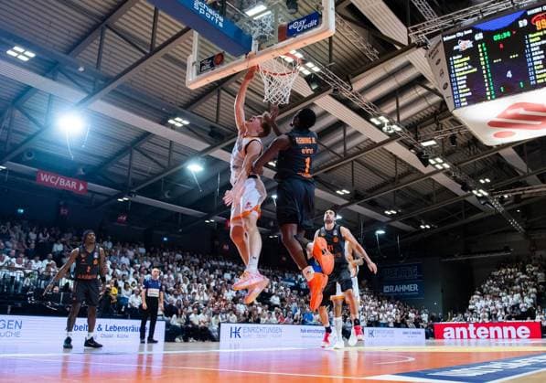 BASKETBALL EASYCREDIT BBL MATCHDAY 4 SCIENCE CITY JENA NINERS CHEMNITZ ** FOR EDITORIAL PURPOSES ONLY ** EDITORIAL USE ONLY ** p 04 10 2026 Jena Basketball easyCredit BBL 1 Basketball Bundesliga 2026–2027 Season, Matchday 4, Sparkassen Arena, Science City Jena, NINERS Chemnitz in the photo by Raphael Falkenthal 2, Science City Jena in a duel with Phlandrous Fleming Jr. 1 NNINERS Chemnitz Germany Thuringia Jena Copyright SaschaxFromm Copyright: SaschaxFromm doc87w53qggmrb6hoff23cf ,EDITORIAL USE ONLY Copyright: SaschaxFromm