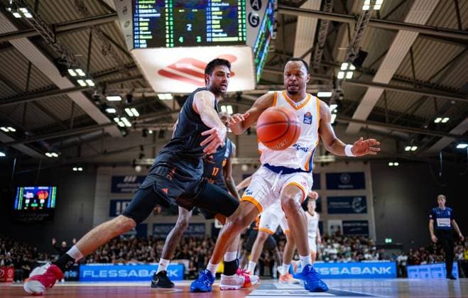 BASKETBALL EASYCREDIT BBL MATCHDAY 4 SCIENCE CITY JENA NINERS CHEMNITZ ** FOR EDITORIAL PURPOSES ONLY ** EDITORIAL USE ONLY ** p October 4, 2026 Jena Basketball easyCredit BBL 1 Basketball Bundesliga 2026–2027 Season Matchday 4 Sparkassen Arena Science City Jena NINERS Chemnitz in the photo: Jemarl Lemuel Baker Jr. 3 Science City Jena in a duel with Mateo Seric 21 NINERS Chemnitz Germany Thuringia Jena Copyright SaschaxFromm Copyright: SaschaxFromm doc87w55ac1n071lf461uod ,EDITORIAL USE ONLY Copyright: SaschaxFromm