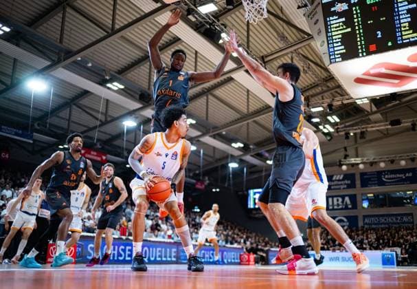 BASKETBALL EASYCREDIT BBL MATCHDAY 4 SCIENCE CITY JENA NINERS CHEMNITZ ** FOR EDITORIAL PURPOSES ONLY ** EDITORIAL USE ONLY ** p 04 10 2026 Jena Basketball easyCredit BBL 1 Basketball Bundesliga Season 2026–2027 Matchday 4 Sparkassen Arena Science City Jena NINERS Chemnitz in the photo: Terrence Edwards Jr. 5 Science City Jena in a duel with Phlandrous Fleming Jr. 1 NNINERS Chemnitz Germany Thuringia Jena Copyright SaschaxFromm Copyright: SaschaxFromm doc87w55c82qww9ncdwei9 ,EDITORIAL USE ONLY Copyright: SaschaxFromm