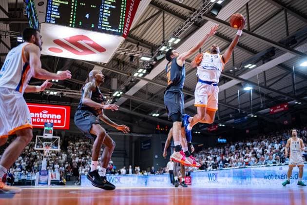 BASKETBALL EASYCREDIT BBL MATCHDAY 4 SCIENCE CITY JENA NINERS CHEMNITZ ** FOR EDITORIAL PURPOSES ONLY ** EDITORIAL USE ONLY ** p 04 10 2026 Jena Basketball easyCredit BBL 1 Basketball Bundesliga 2026–2027 Season, Matchday 4, Sparkassen Arena, Science City Jena, NINERS Chemnitz. Pictured: Jemarl Lemuel Baker Jr. 3 of Science City Jena in a duel with Mateo Seric 21 NINERS Chemnitz Germany Thuringia Jena Copyright SaschaxFromm Copyright: SaschaxFromm doc87w52hqnfl11abgbchpr ,EDITORIAL USE ONLY Copyright: SaschaxFromm