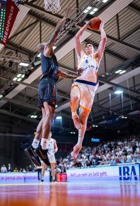 BASKETBALL EASYCREDIT BBL MATCHDAY 4 SCIENCE CITY JENA NINERS CHEMNITZ ** FOR EDITORIAL PURPOSES ONLY ** EDITORIAL USE ONLY ** p 04 10 2026 Jena Basketball easyCredit BBL 1 Basketball Bundesliga Season 2026–2027 Matchday 4 Sparkassen Arena Science City Jena NINERS Chemnitz in the photo: Christian Skladanowski 10 Science City Jena in a duel with Darion Atkins 17 NINERS Chemnitz Germany Thuringia Jena Copyright SaschaxFromm Copyright: SaschaxFromm doc87w52jz0pj61kxojwhqj ,EDITORIAL USE ONLY Copyright: SaschaxFromm
